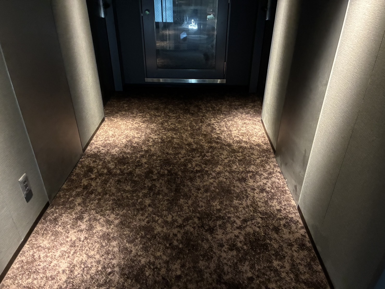 横浜市西区　内装クロス　床貼り替え工事